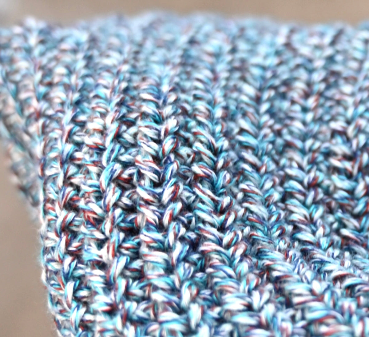 LOKI Cardigan Mouline Garn Nahaufnahme - handgedrehte Materialien Himmelsfaden