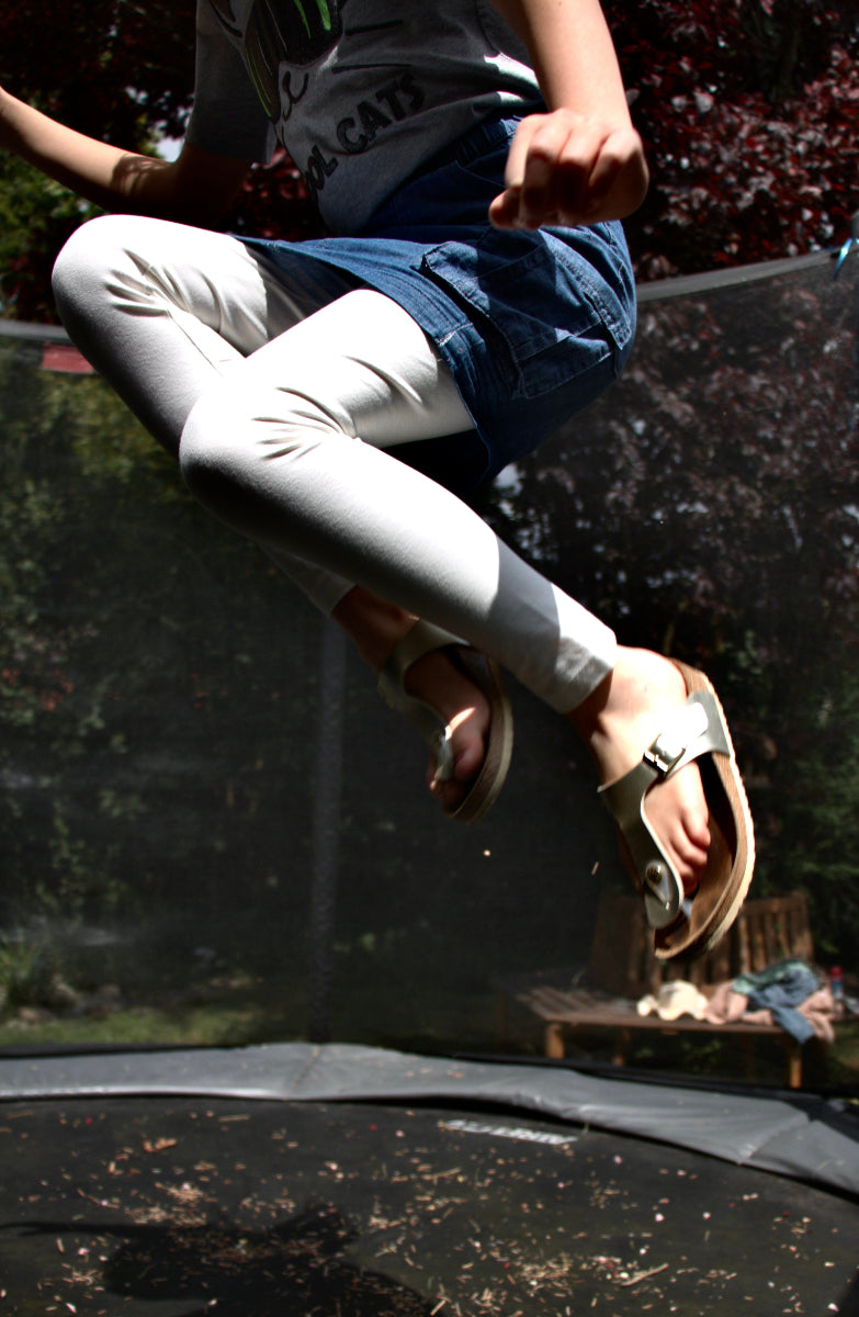LOUCA Rock beim Mega Jump - bewegungsfreundliche Kinderkleidung Trampolin