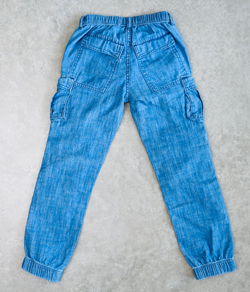 LOU Cargo Jeans Rückseite Detail - hochwertige Denim Verarbeitung