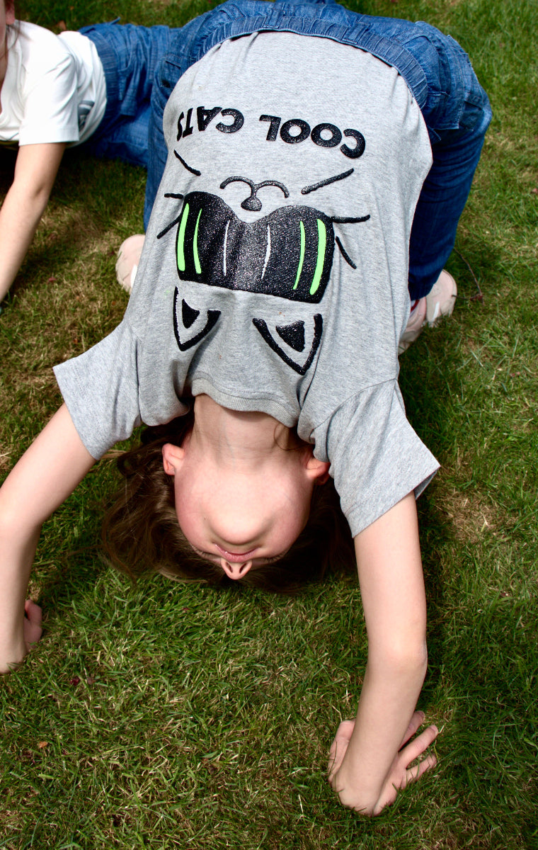 Kind in LUNI T-Shirt beim Sport - bewegungsfreundliche Kinderkleidung
