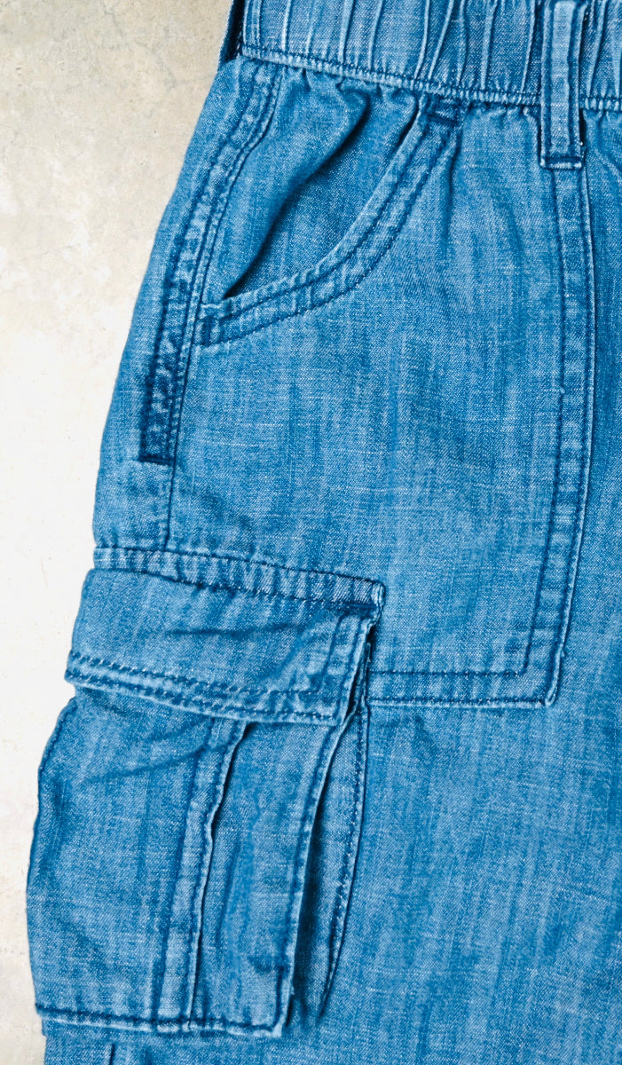 LOU Cargo Jeans Tasche Nahaufnahme - praktische Cargo Details Kindermode