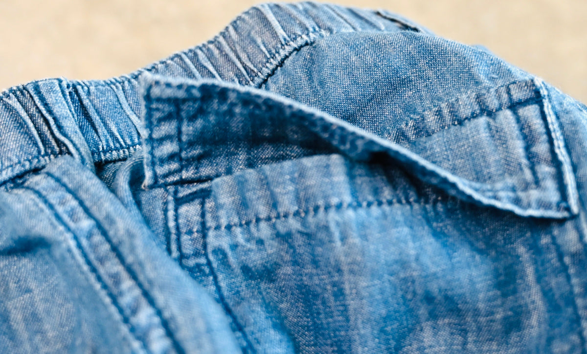 LOU Cargo Jeans Detail - elastischer Bund und fixierten Klappentaschen in Paper-Denim Qualität